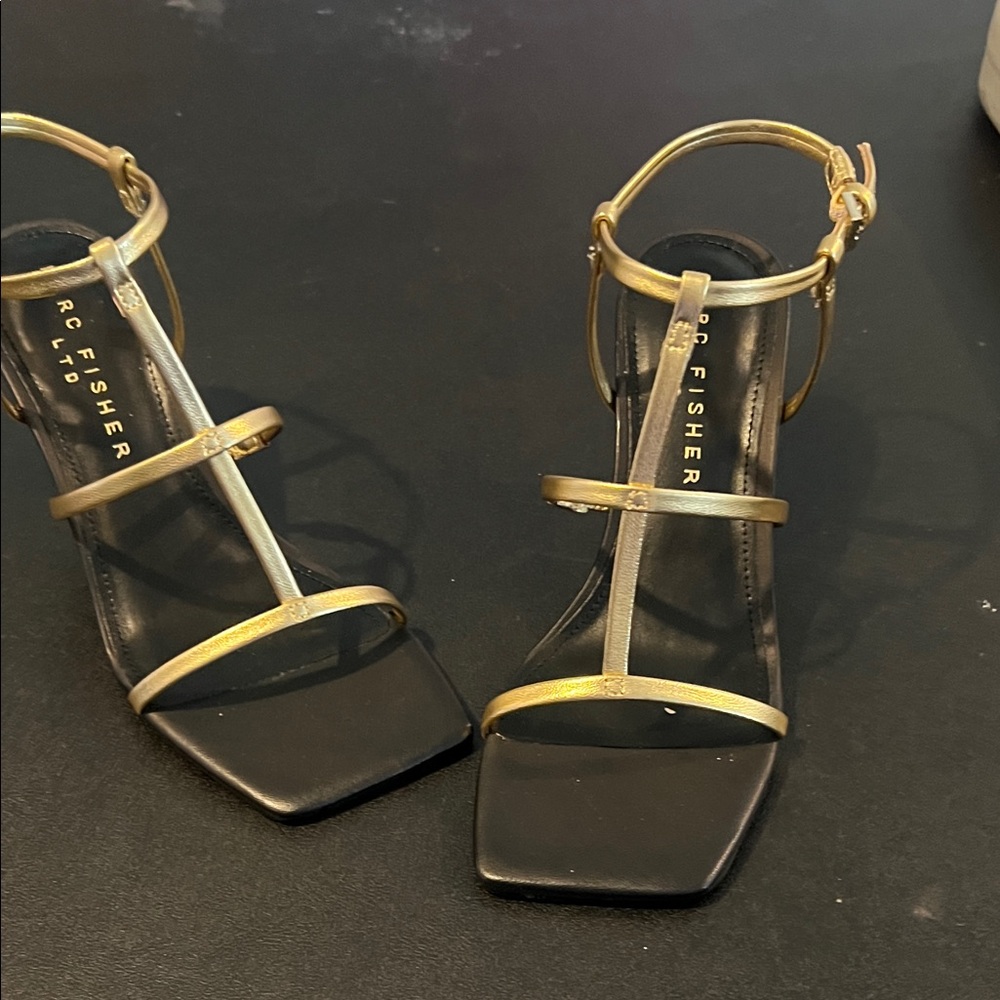 Women’s marc fisher black/gold color kitten heels no box